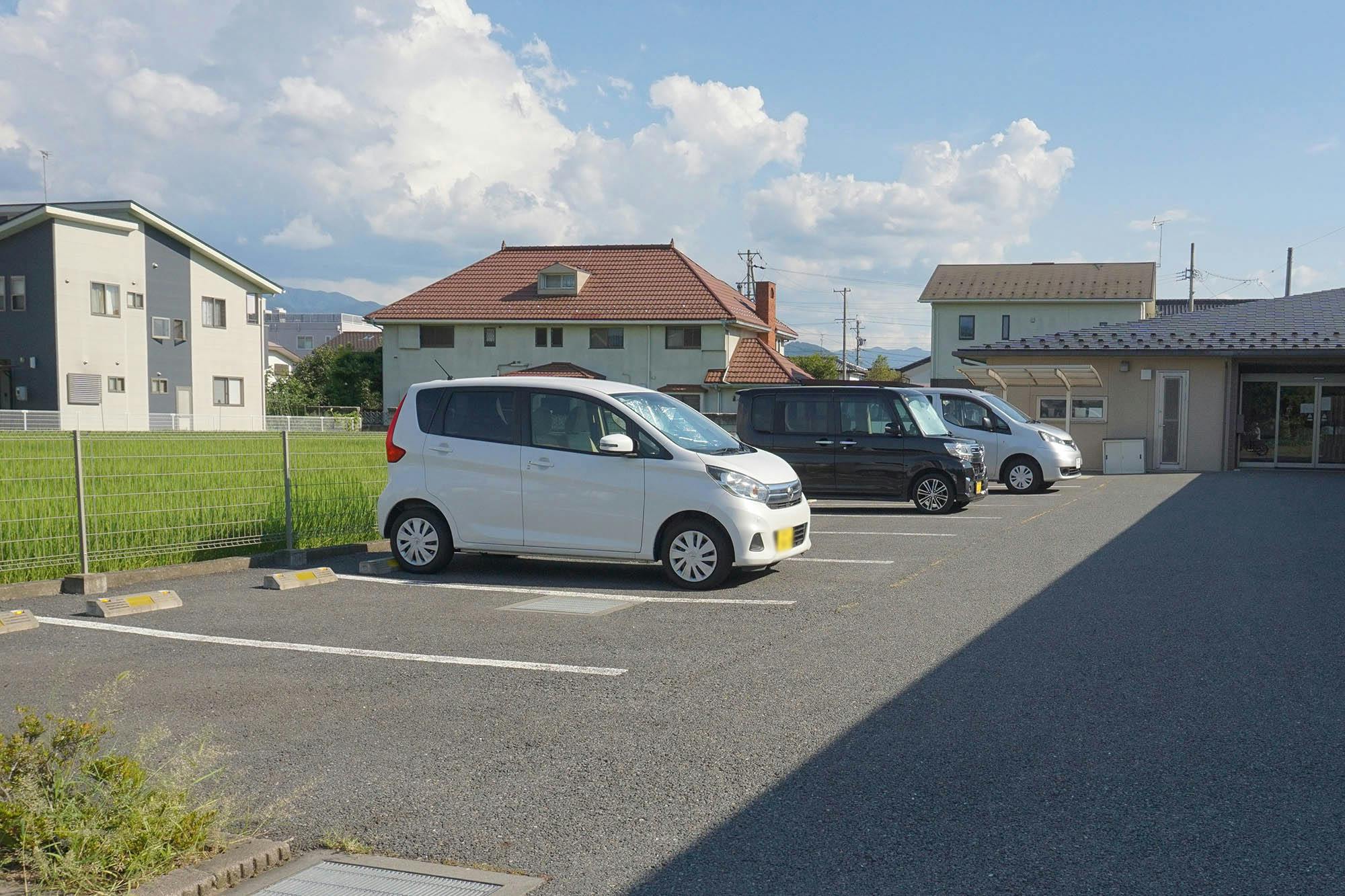 フローレンス長野 駐車場
