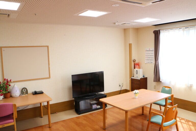 らいふアシスト・泉ヶ森　ナーシングケアレジデンス 談話室・機能訓練室