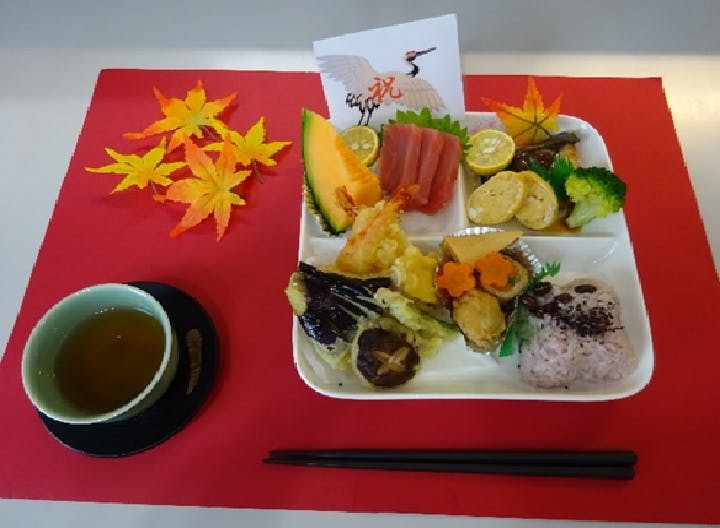 グループホームたのしい家仁川 お祝い御膳