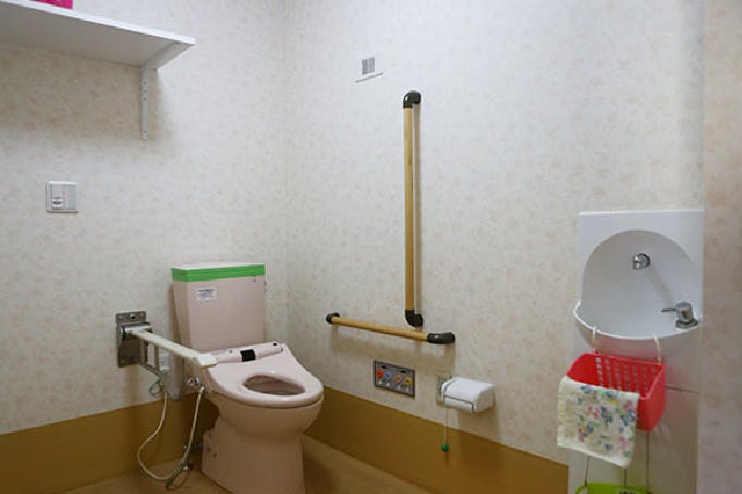 グループホームこもれび家族・国分寺 共用トイレ