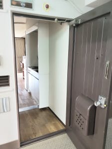 フォーエバーフラット西蒲田６番館 玄関