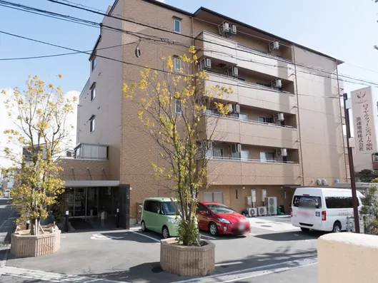 ロイヤルホーム柴原 外観