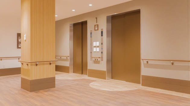 応援家族 福生 エレベーターホール