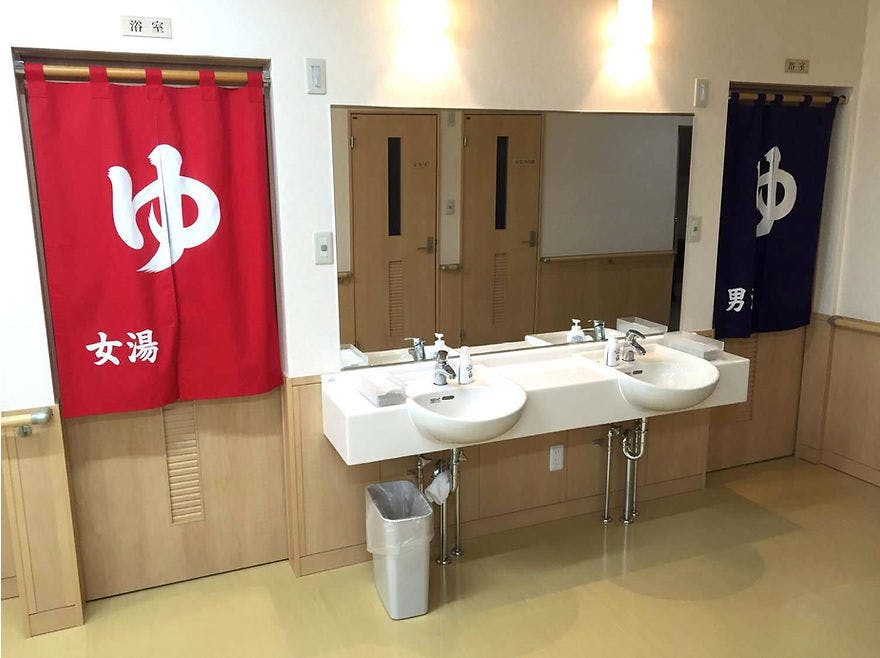 住宅型有料老人ホーム ラウレアハレ 浴室入口