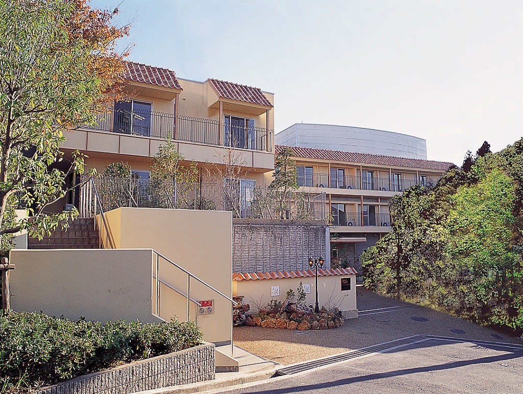 ラビアンローズ高槻 外観