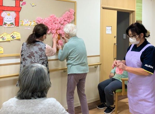 グループホームみんなの家・吉川 壁面飾り