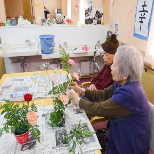 介護付有料老人ホームあい愛塩尻 フラワーアレンジメント