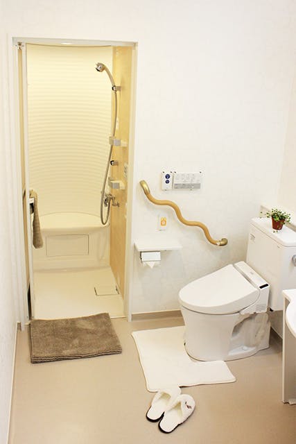 ルミエ市川 居室トイレとシャワーB