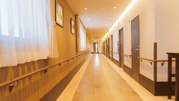 応援家族 福生 廊下