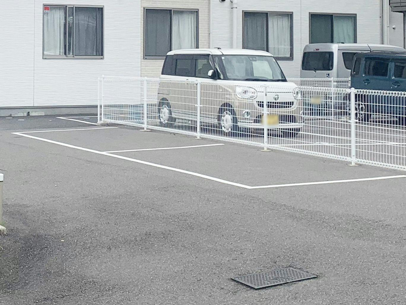 サービス付き高齢者住宅 住んで民家近見 駐車場