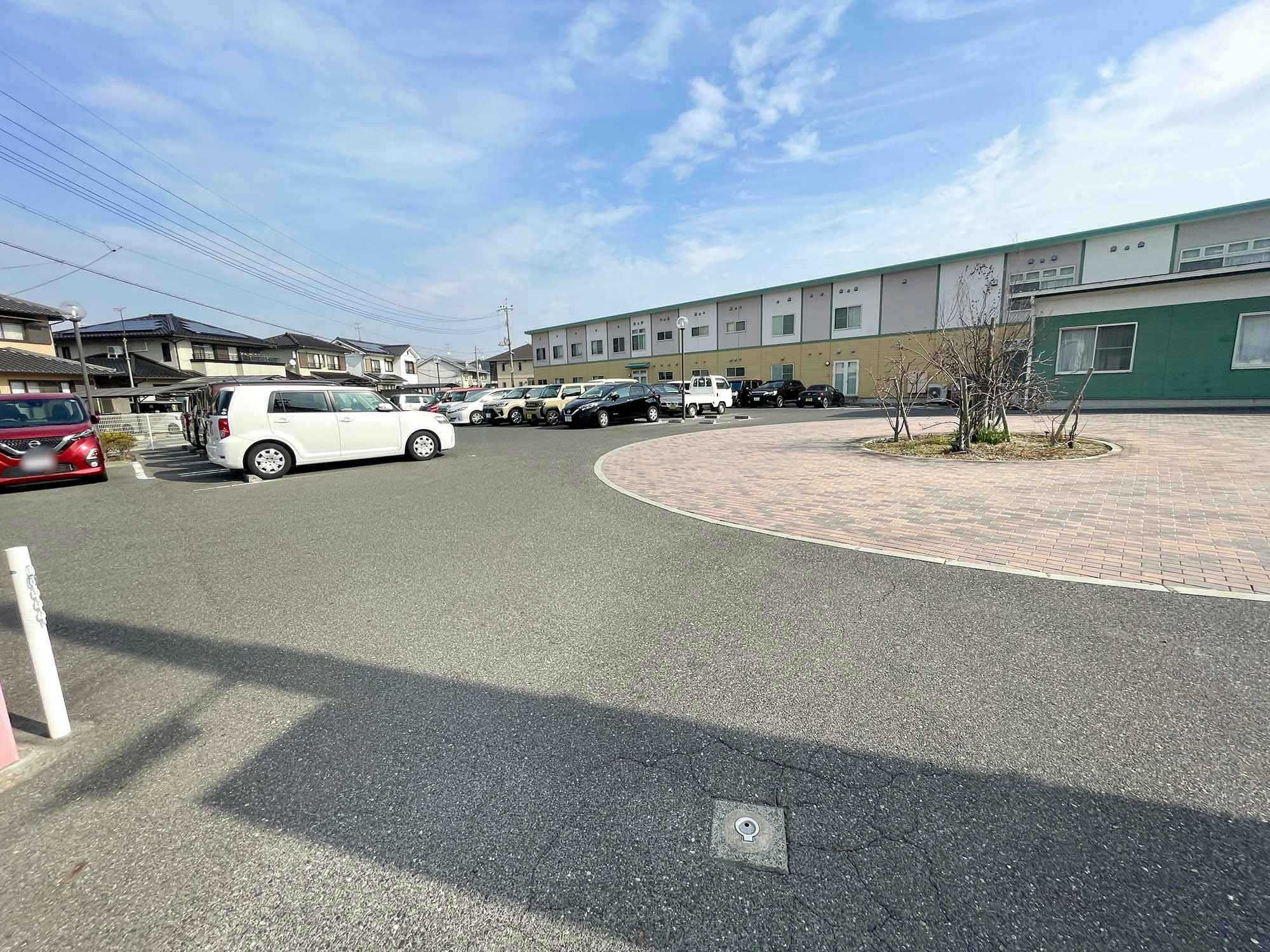 アップルウッド西大寺 駐車場