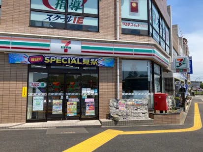 ココファン鶴川駅前 セブンイレブン