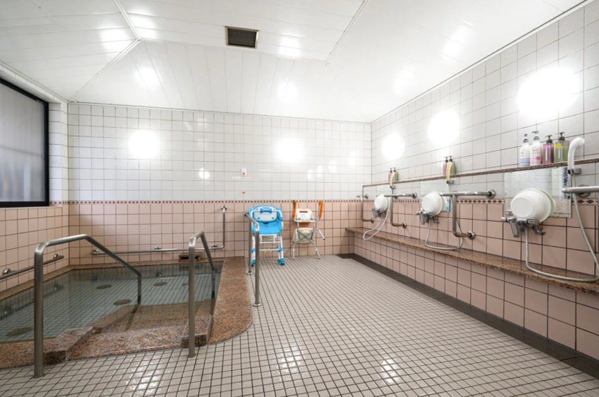 ケア付きホームリビングかずほ 大浴場