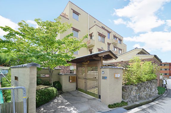 千里山翔裕館 外観