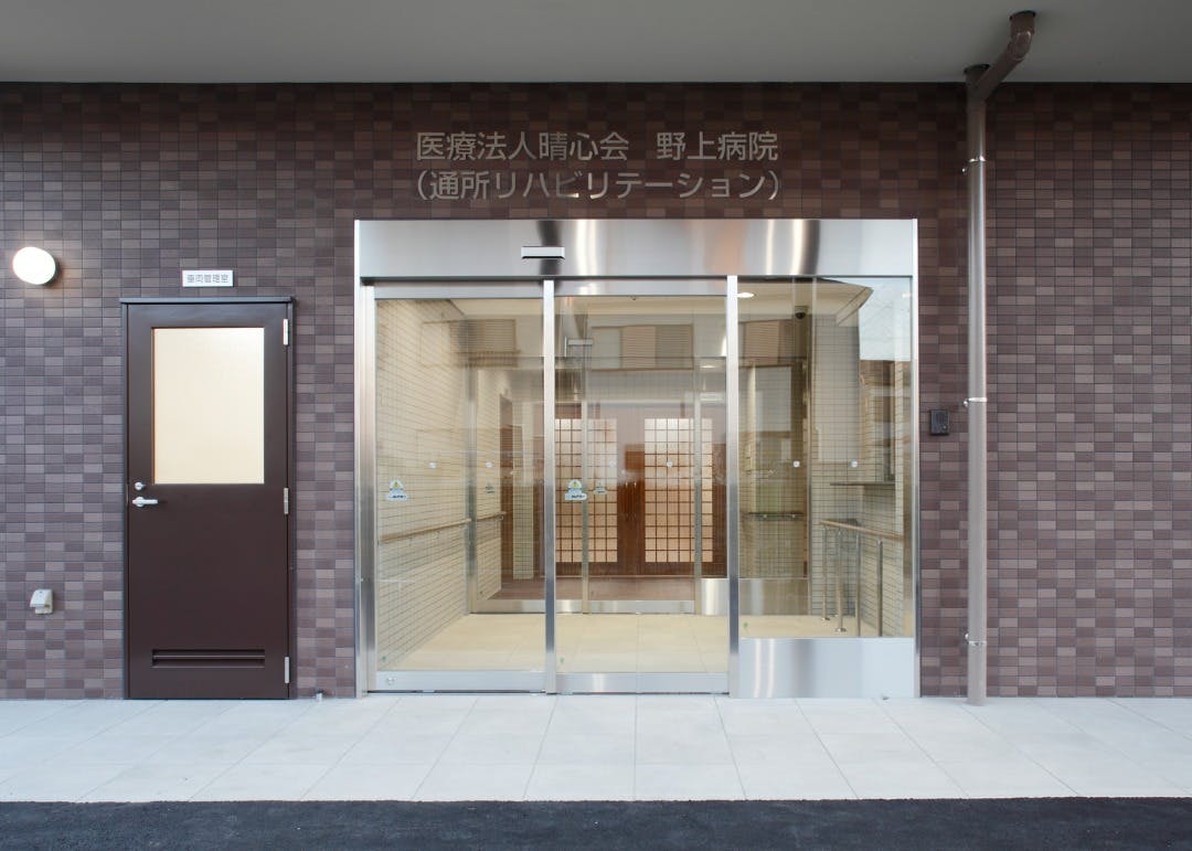 サービス付高齢者向け住宅富士桜 1階通所リハビリテーション出入口