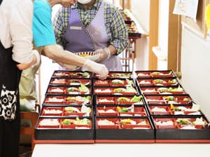 ノーマライ心の花御成 手作り食事