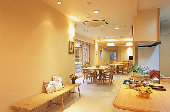 千里山翔裕館 リビング