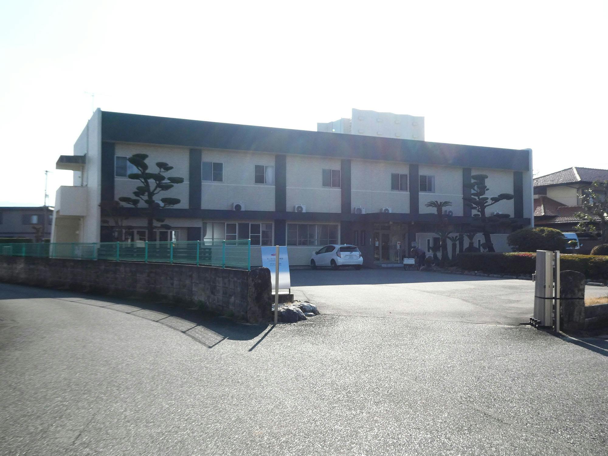 ラ・ファミーユ朝倉 駐車場