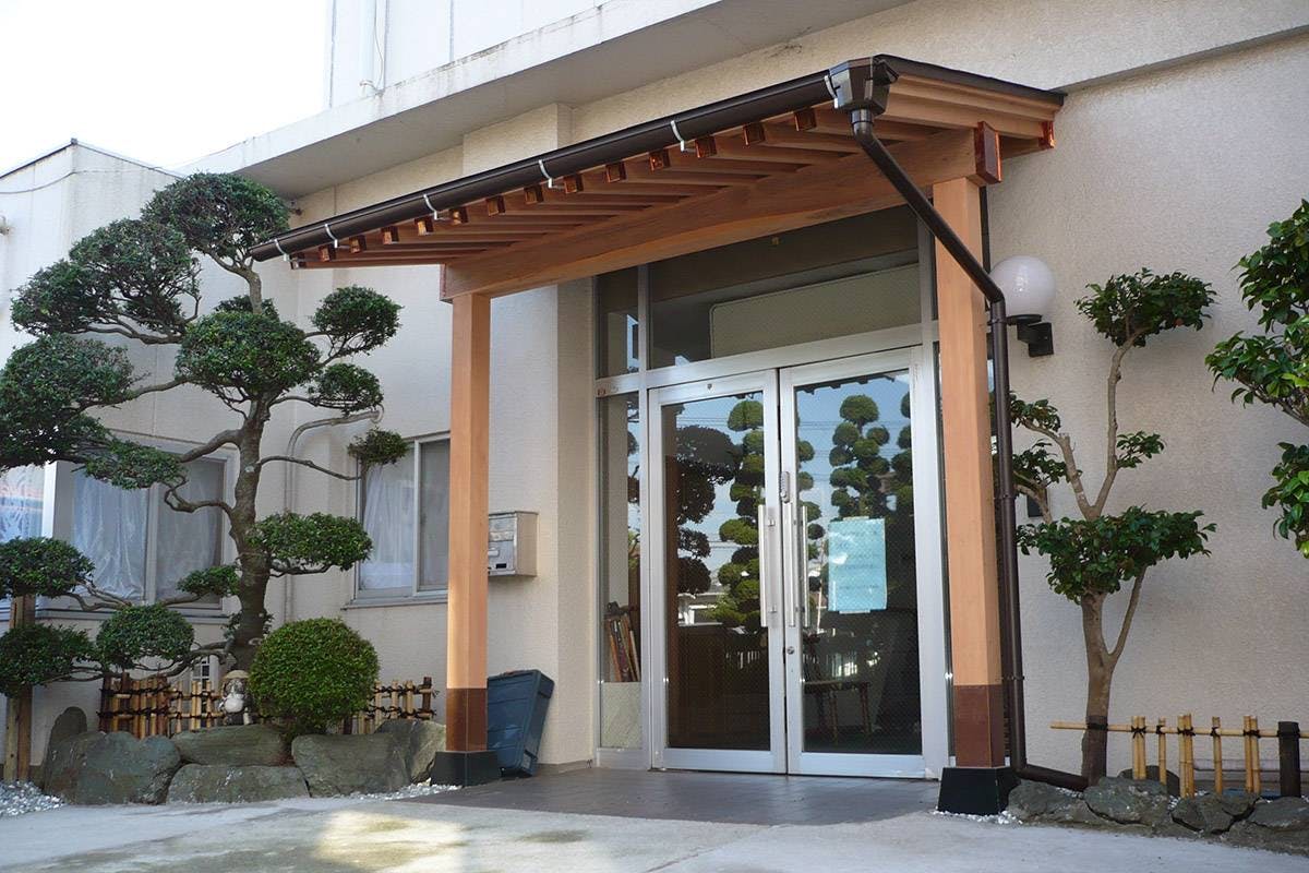 敬老園ロイヤルヴィラ稲毛 玄関