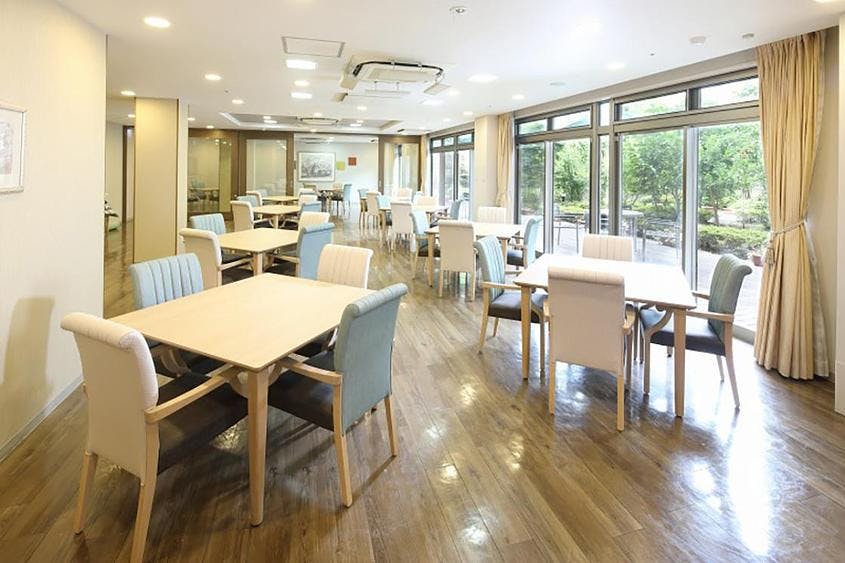 リハビリホームグランダ二子玉川 1F ダイニングルーム兼機能訓練室