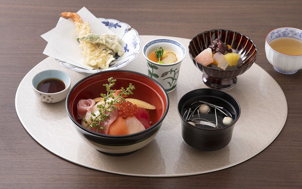 交欒 葉山一色 昼食