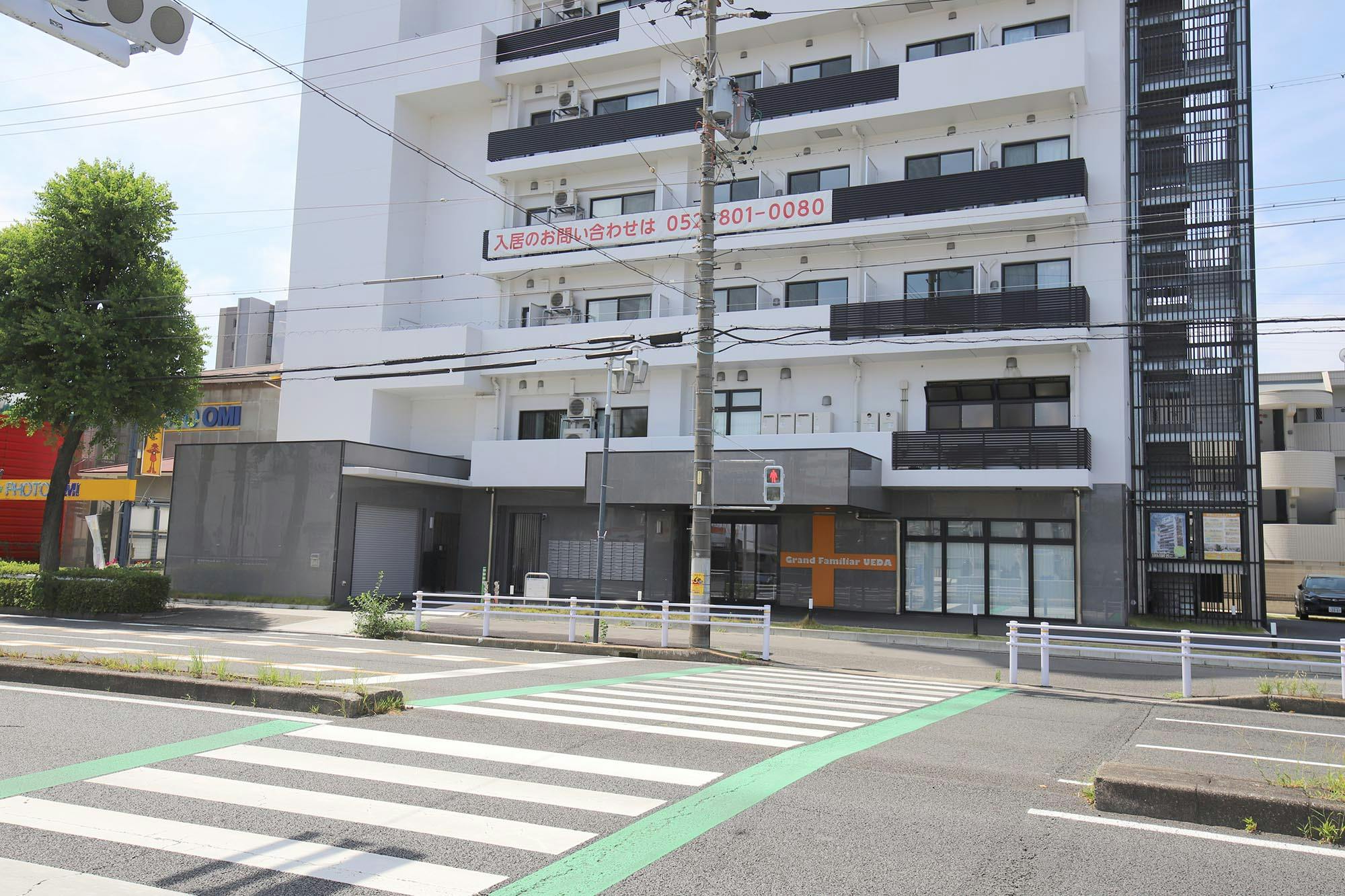 グランドファミリア植田 入口