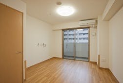 そんぽの家Ｓ千里山東 居室（入口から窓側方向）