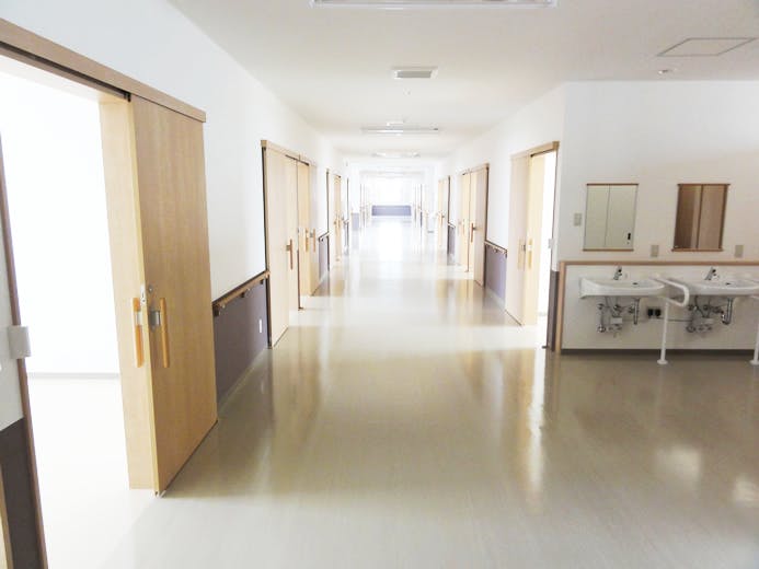 住宅型有料老人ホーム プラチナホームさくら 廊下