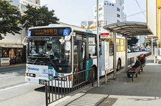 サンカルナ西新 ｢西新四丁目｣バス停