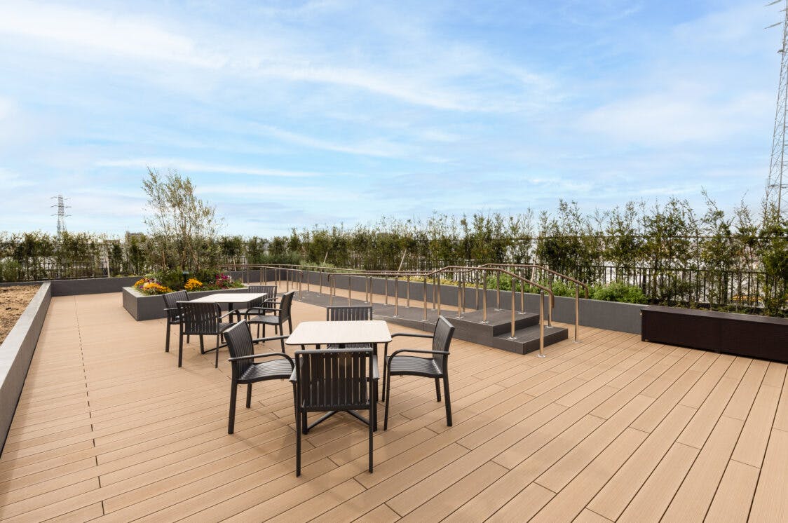 アズハイム足立六町 屋上庭園