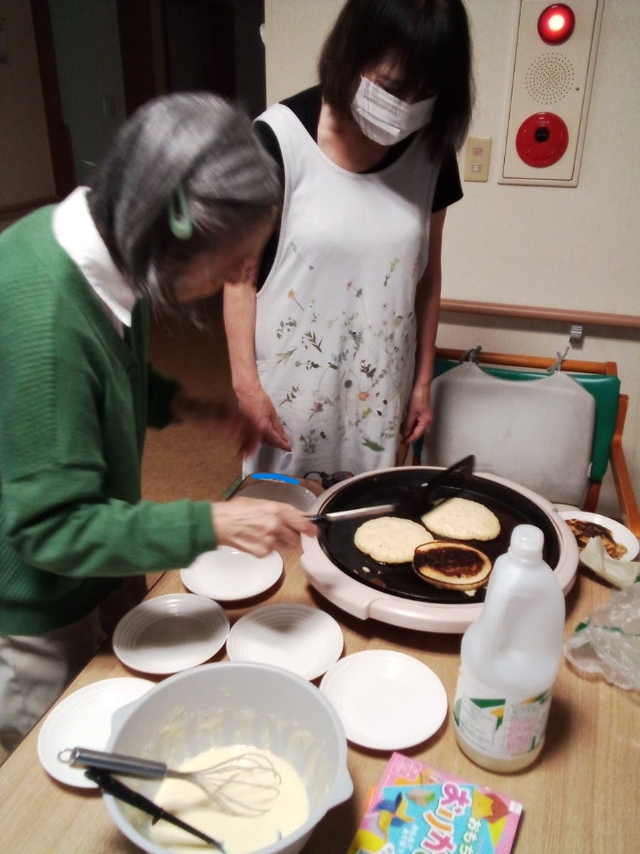 グループホームガーデンコート川崎 ホットケーキ作り