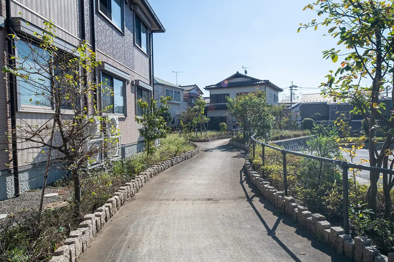 イリーゼ市川・別邸 中庭スロープ