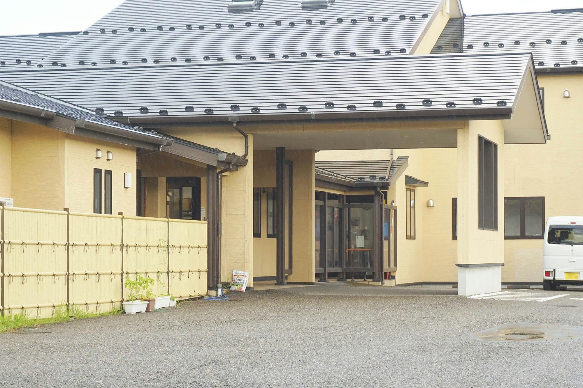 ワールドステイ高井 I・II 入口