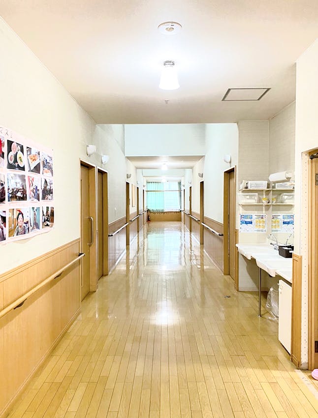 愛の家グループホーム亀山 廊下