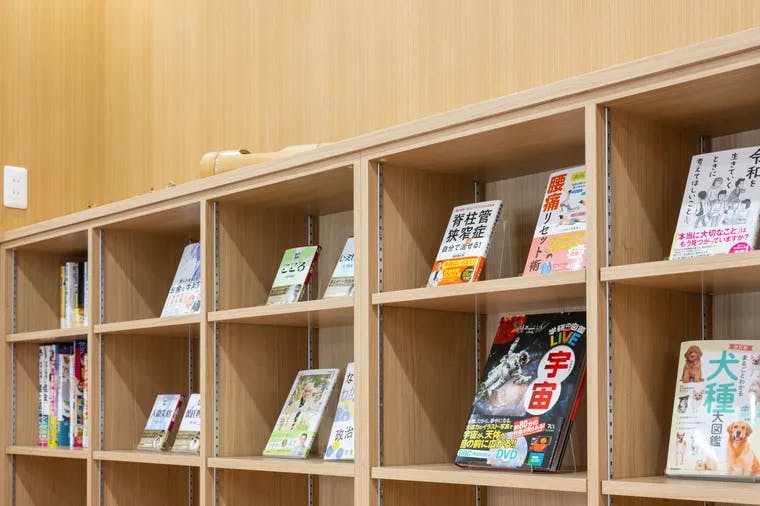 ココファン金沢三社町 bookコーナー