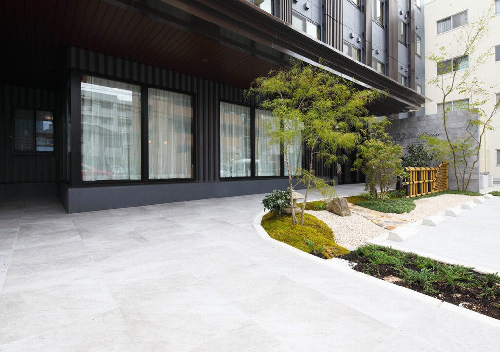 サービス付き高齢者向け住宅ラ・ポーズ 庭園