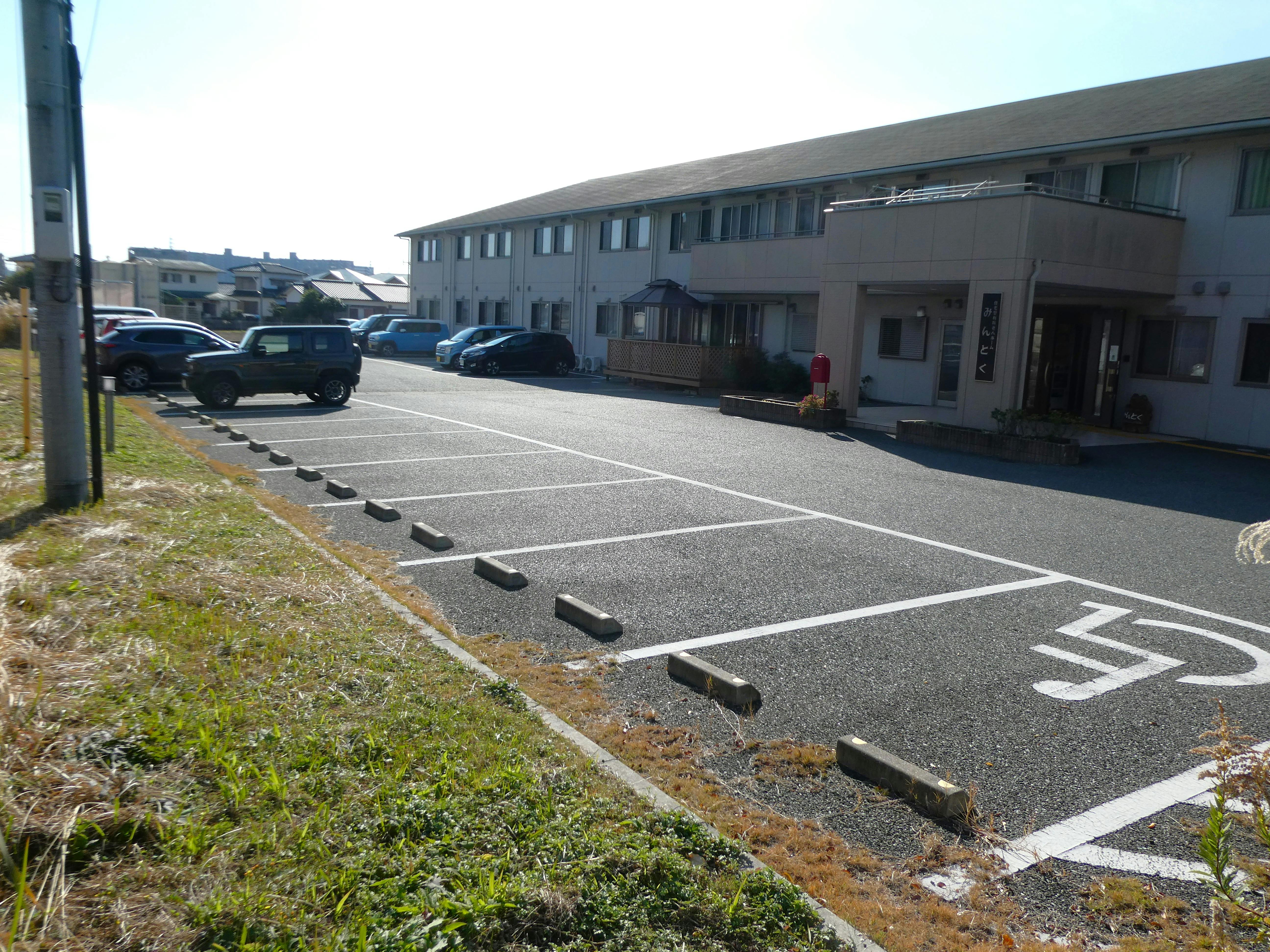 住宅型有料老人ホーム みんとく朝倉街道 駐車場