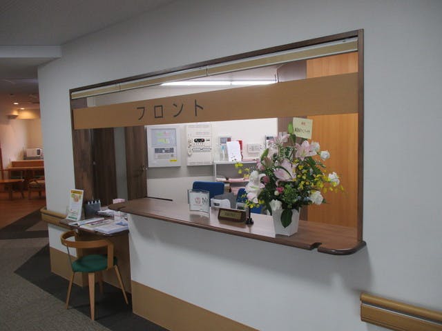 サービス付き高齢者向け賃貸住宅パレ・ルーチェ仲間町 フロント