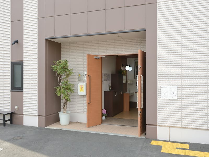 グループホームたのしい家宇奈根 エントランス