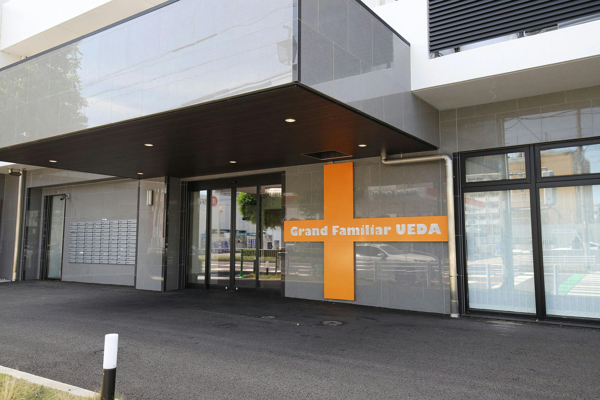 グランドファミリア植田 入口