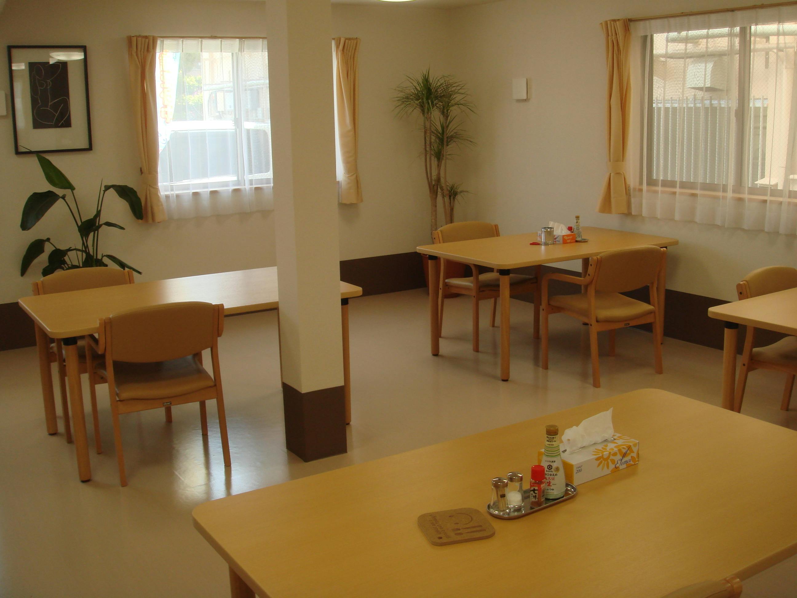 トルチェ井高野 食堂