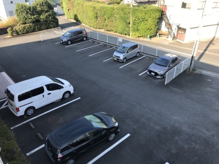 そんぽの家 横浜港南台 駐車場