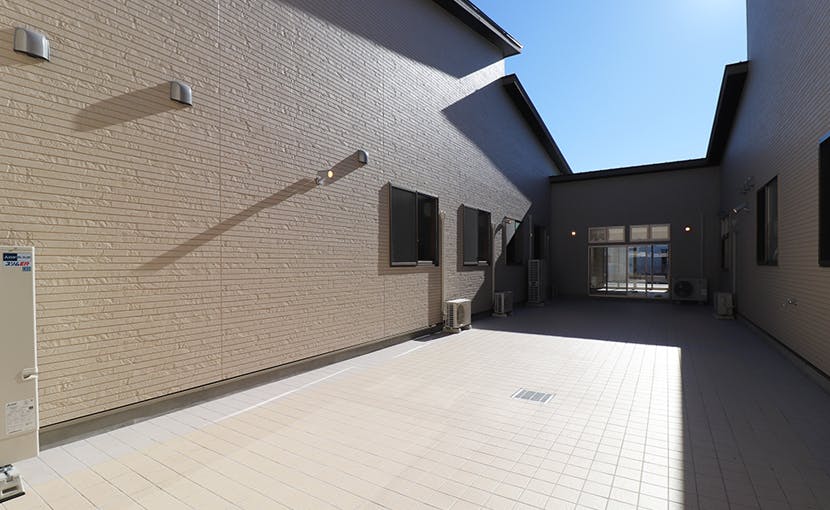 住宅型有料老人ホーム 虹空 中庭
