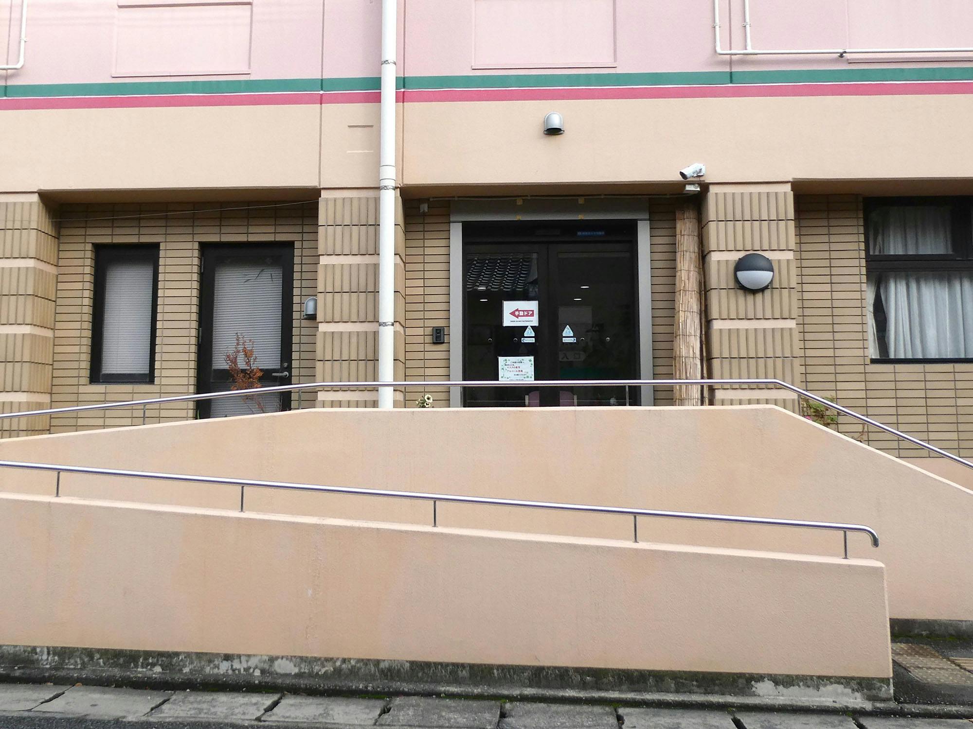 ゆうゆうシニア館春日公園 入口