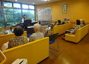 ベルビルガーデンやまと 音楽療法