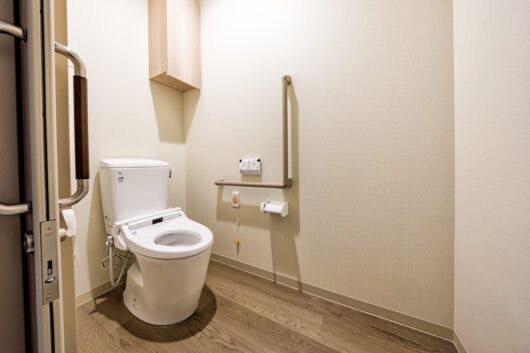 アズハイム足立六町 居室トイレ