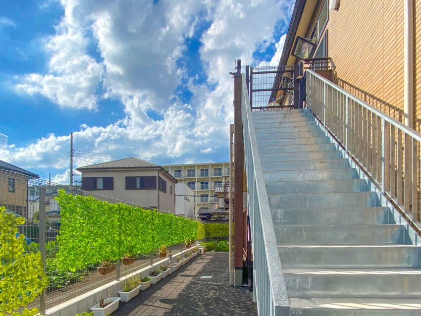 愛の家グループホーム相模原下九沢 階段