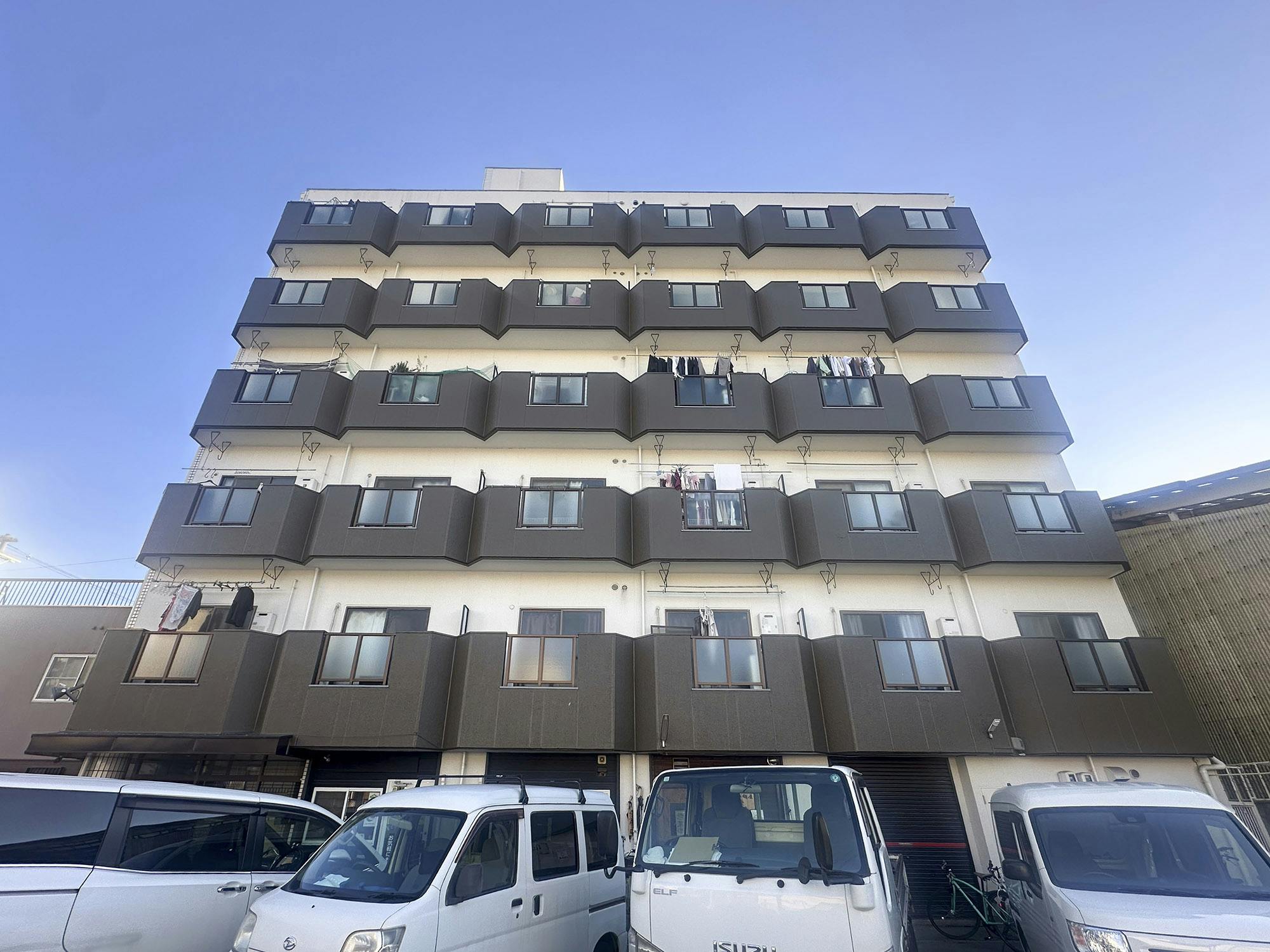 ライフ アンド ギブニーズ 外観