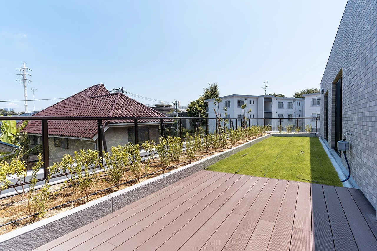 イリーゼ明大前 ウッドデッキ