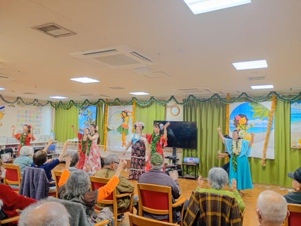 介護付有料老人ホームすこや家・東浦和 フラダンス